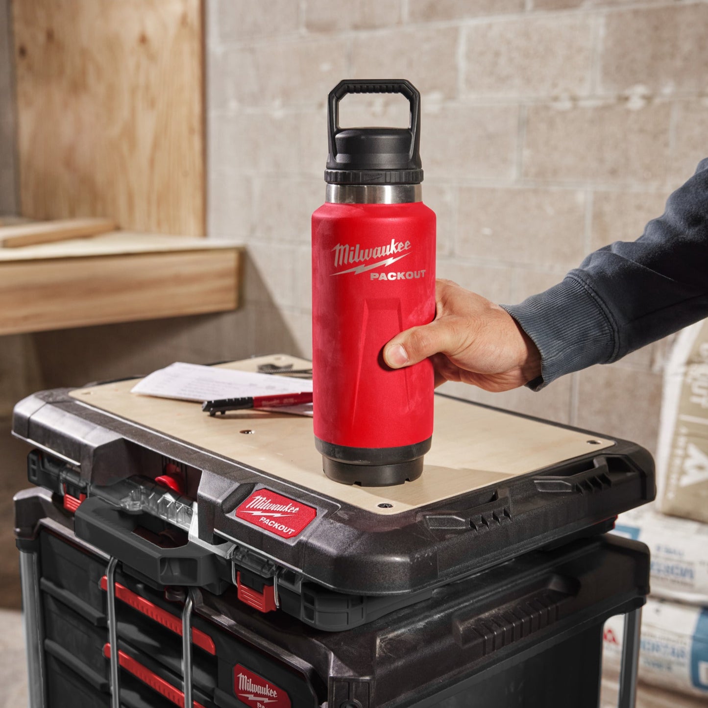 Milwaukee PACKOUT 1065 ml fles met deksel roodkeizers_nu_6