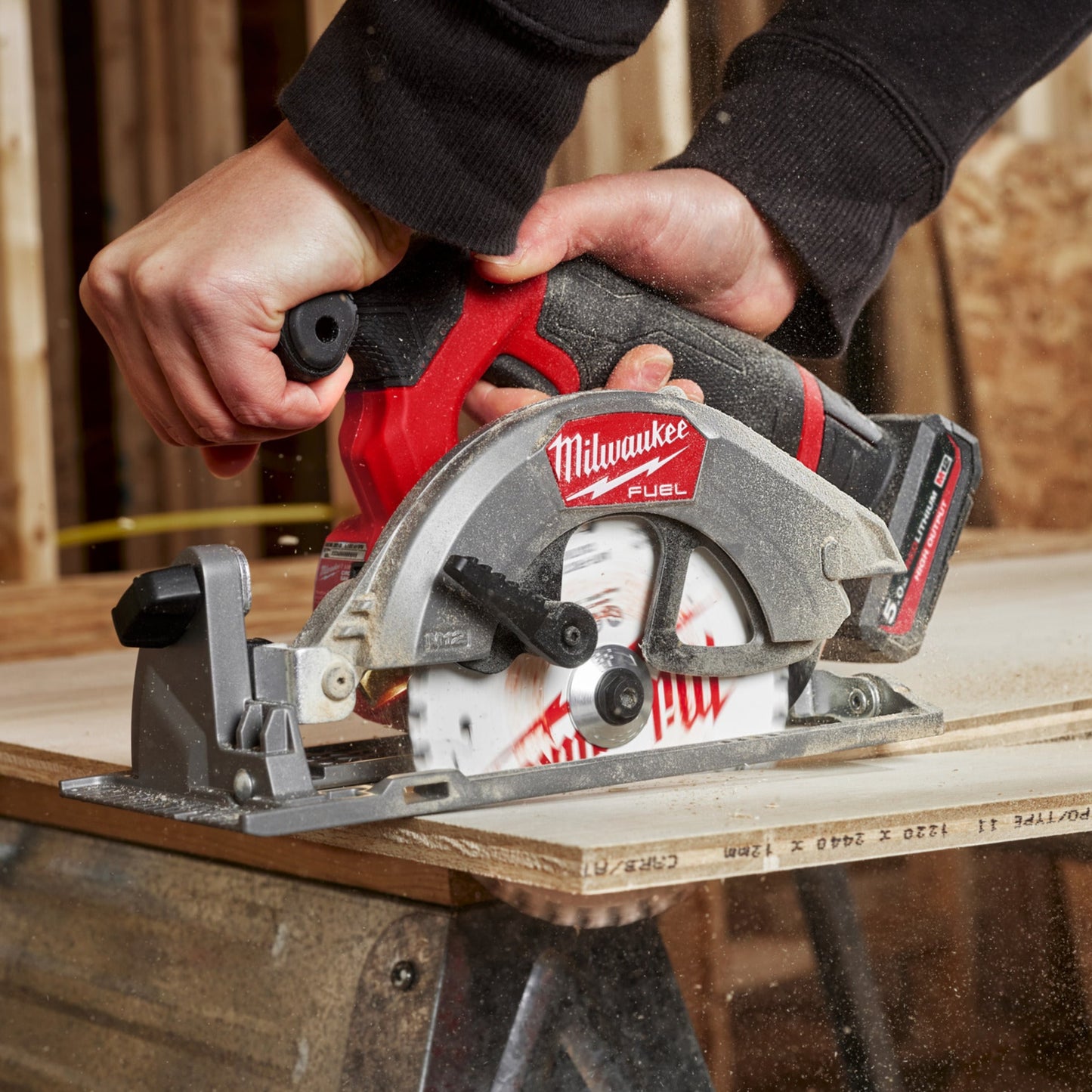 Milwaukee M12 FUEL compacte cirkelzaagmachinekeizers_nu_8