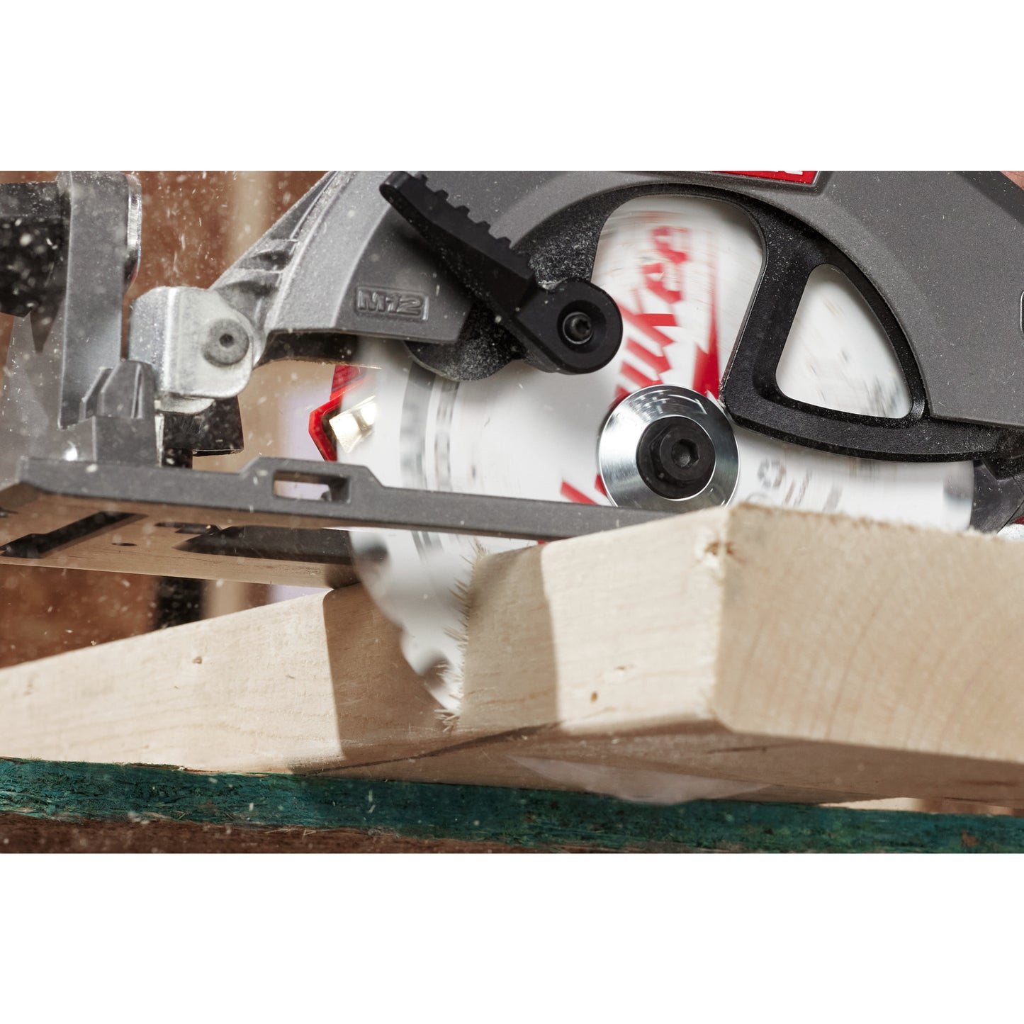 Milwaukee M12 FUEL compacte cirkelzaagmachinekeizers_nu_10