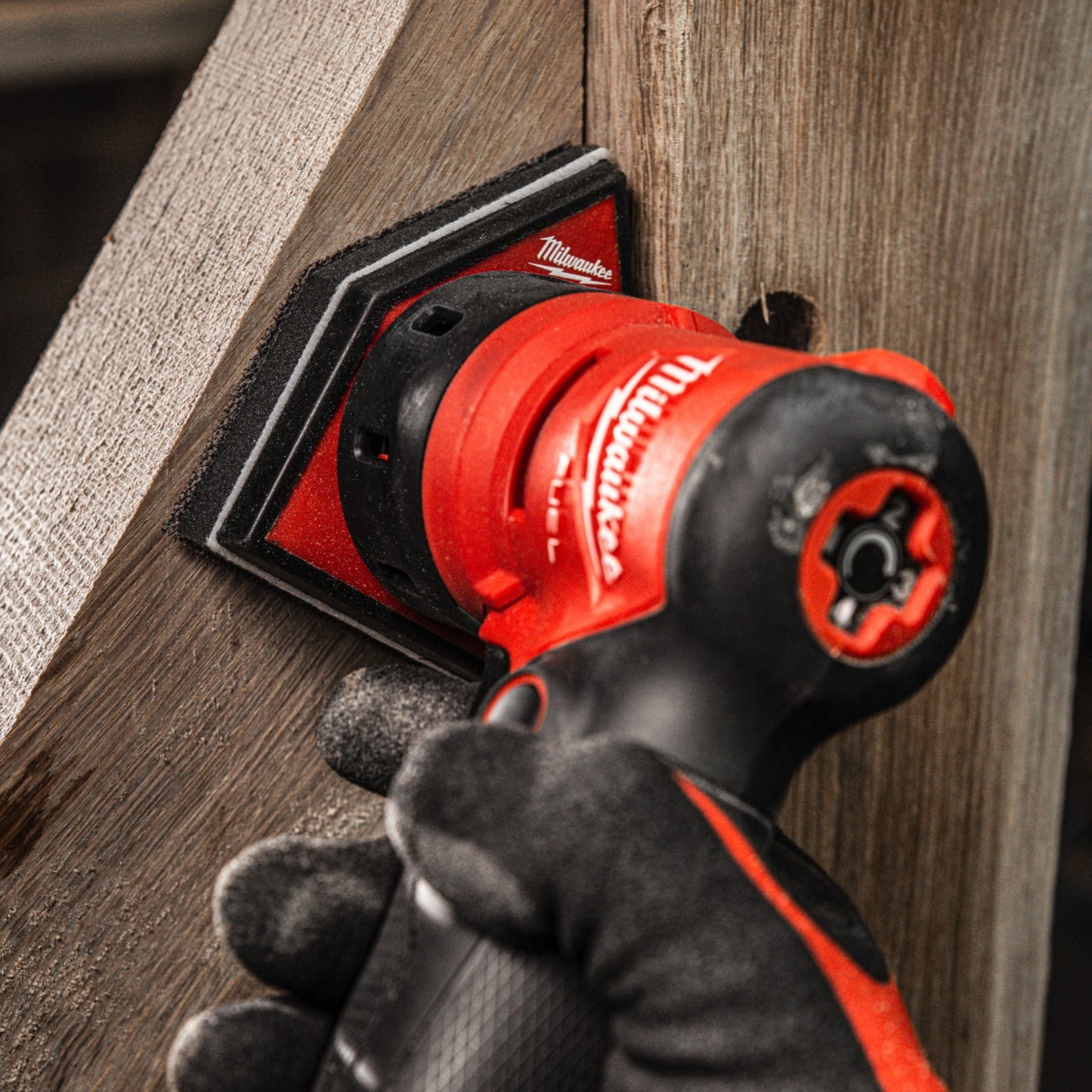 Milwaukee M12 FUEL subcompacte delta schuurmachinekeizers_nu_5