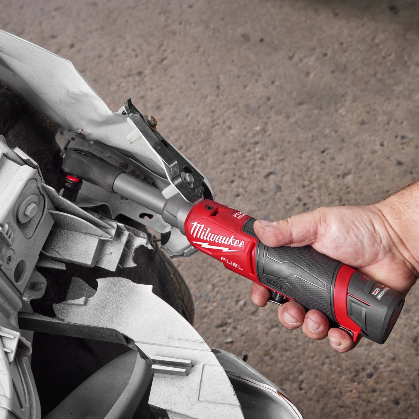 Milwaukee M12 FUEL ⅜″ verlengde high speed accu ratelsleutelkeizers_nu_7