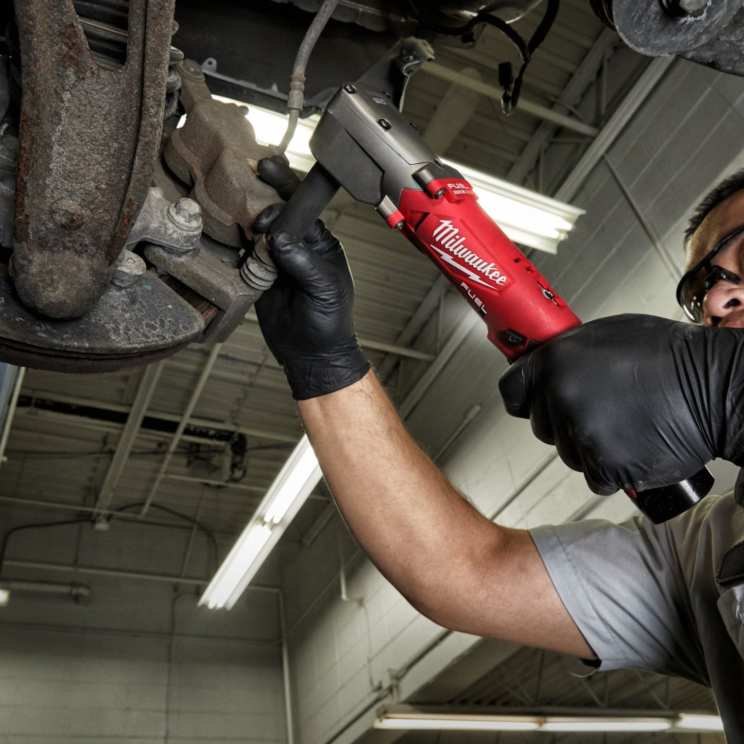 Milwaukee M12 FUEL ½″ haakse slagmoersleutel met frictieringkeizers_nu_6