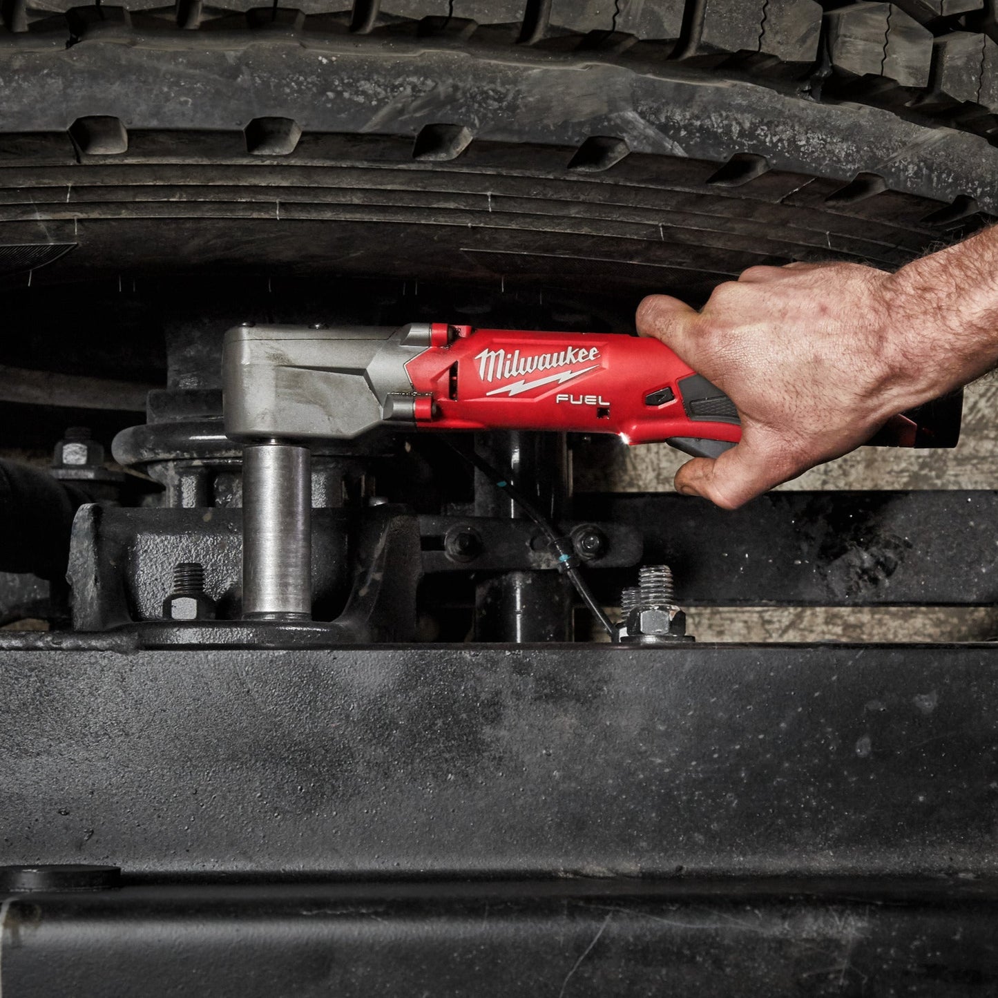 Milwaukee M12 FUEL ½″ haakse slagmoersleutel met frictieringkeizers_nu_7