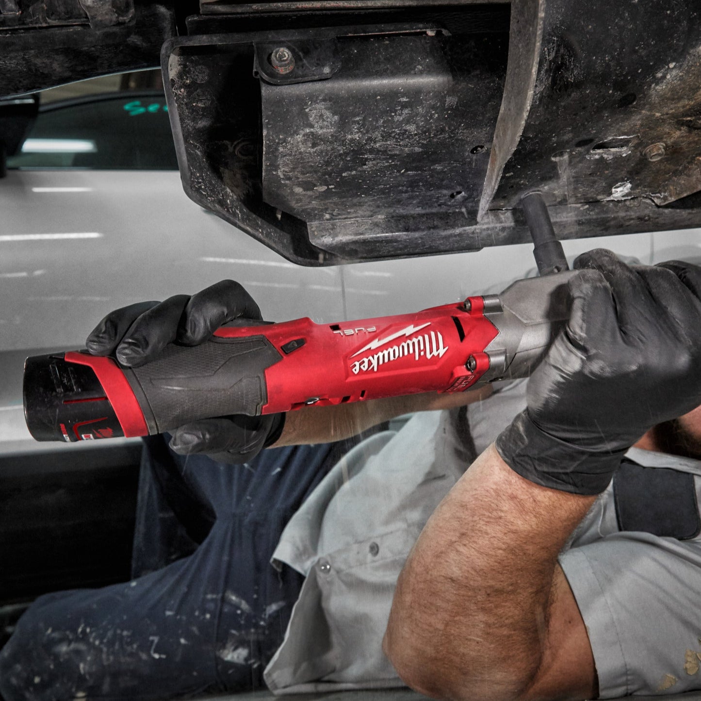 Milwaukee M12 FUEL ½″ haakse slagmoersleutel met frictieringkeizers_nu_8