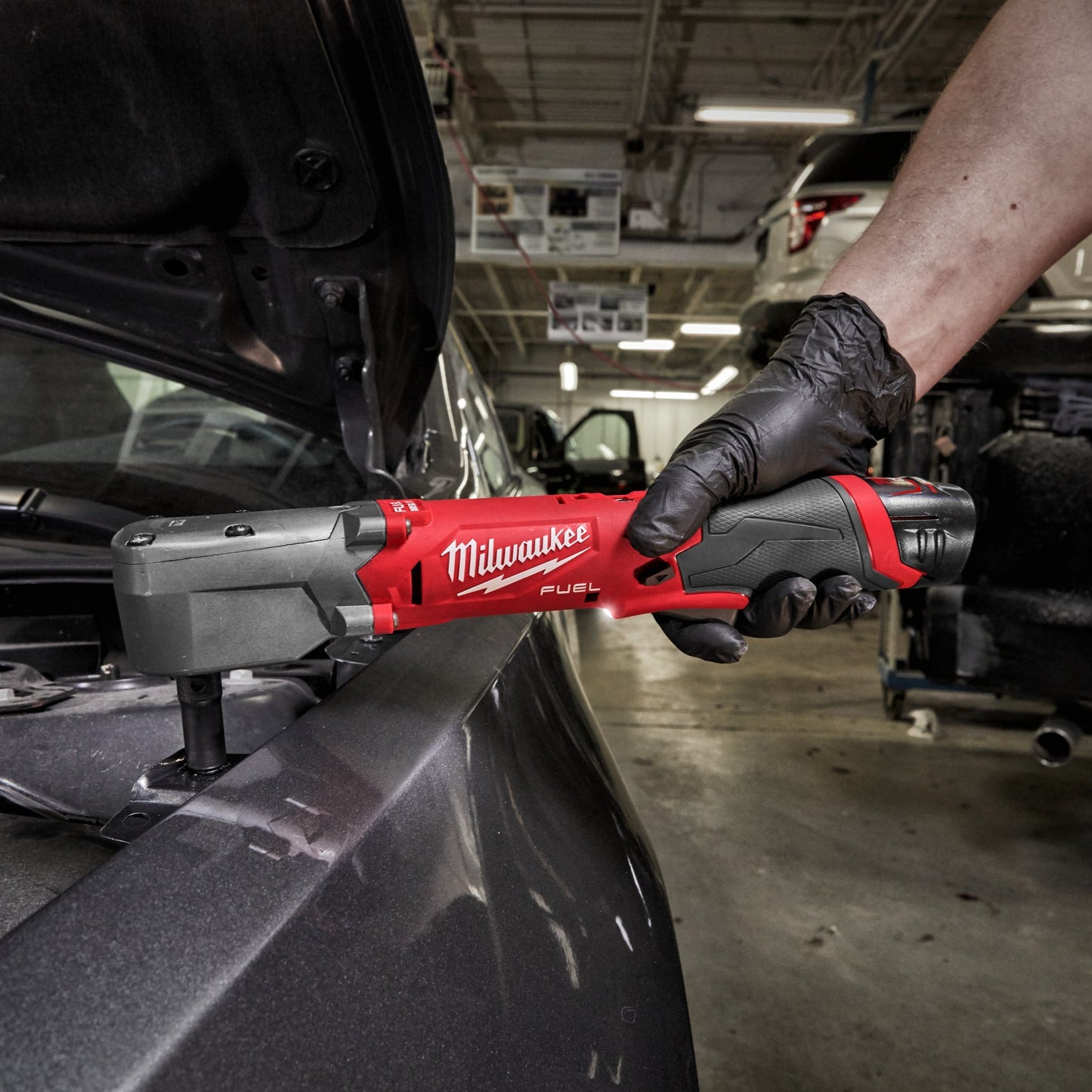 Milwaukee M12 FUEL⅜″ accu haakse slagmoersleutel met frictieringkeizers_nu_5