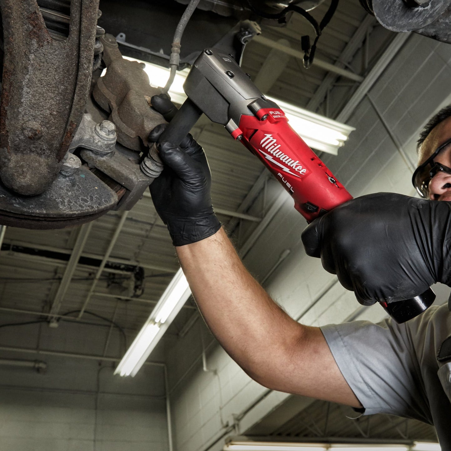 Milwaukee M12 FUEL⅜″ accu haakse slagmoersleutel met frictieringkeizers_nu_6
