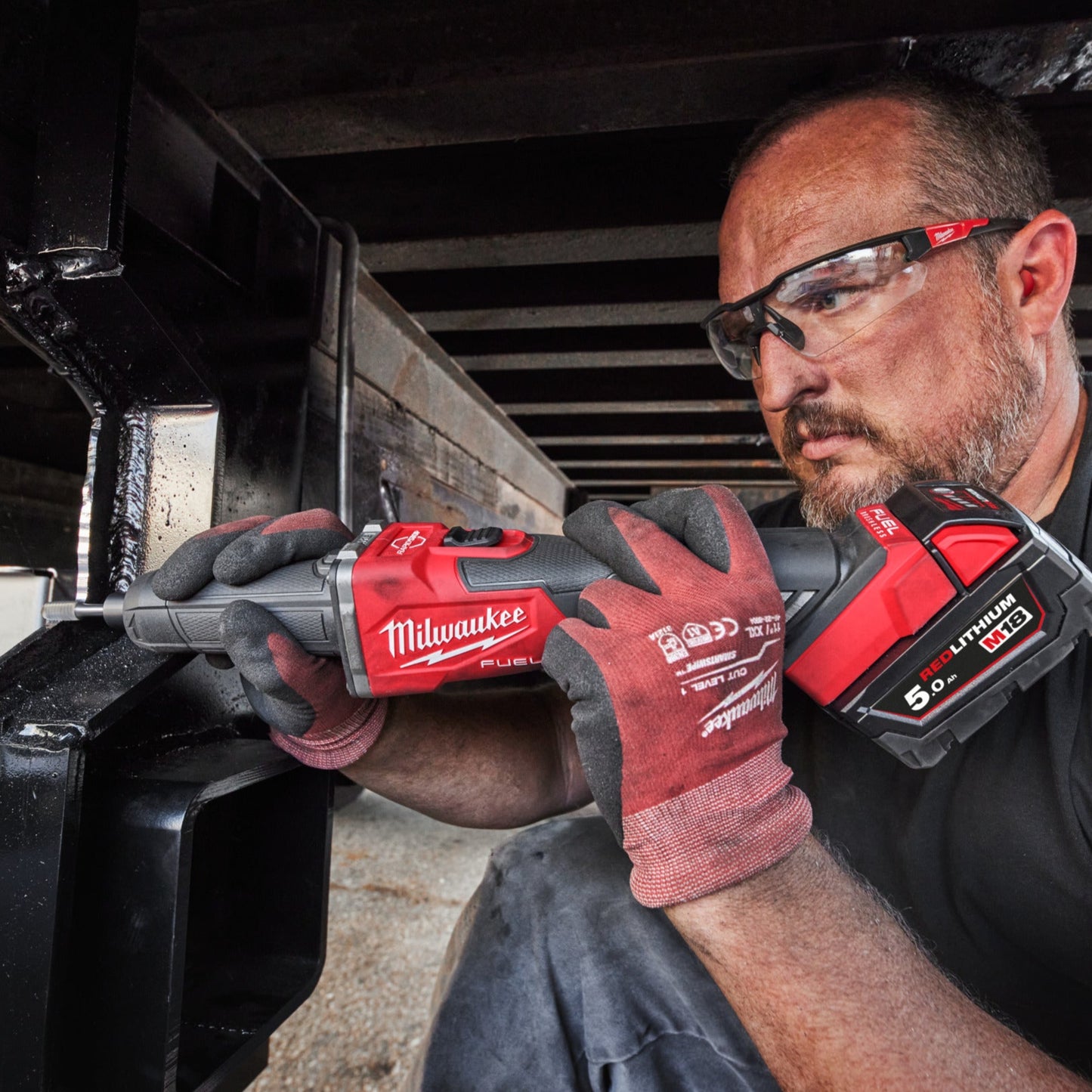 Milwaukee M18 FUEL RECHTE SLIJPMACHINE MET SCHUIFSCHAKELAAR toepassing 4