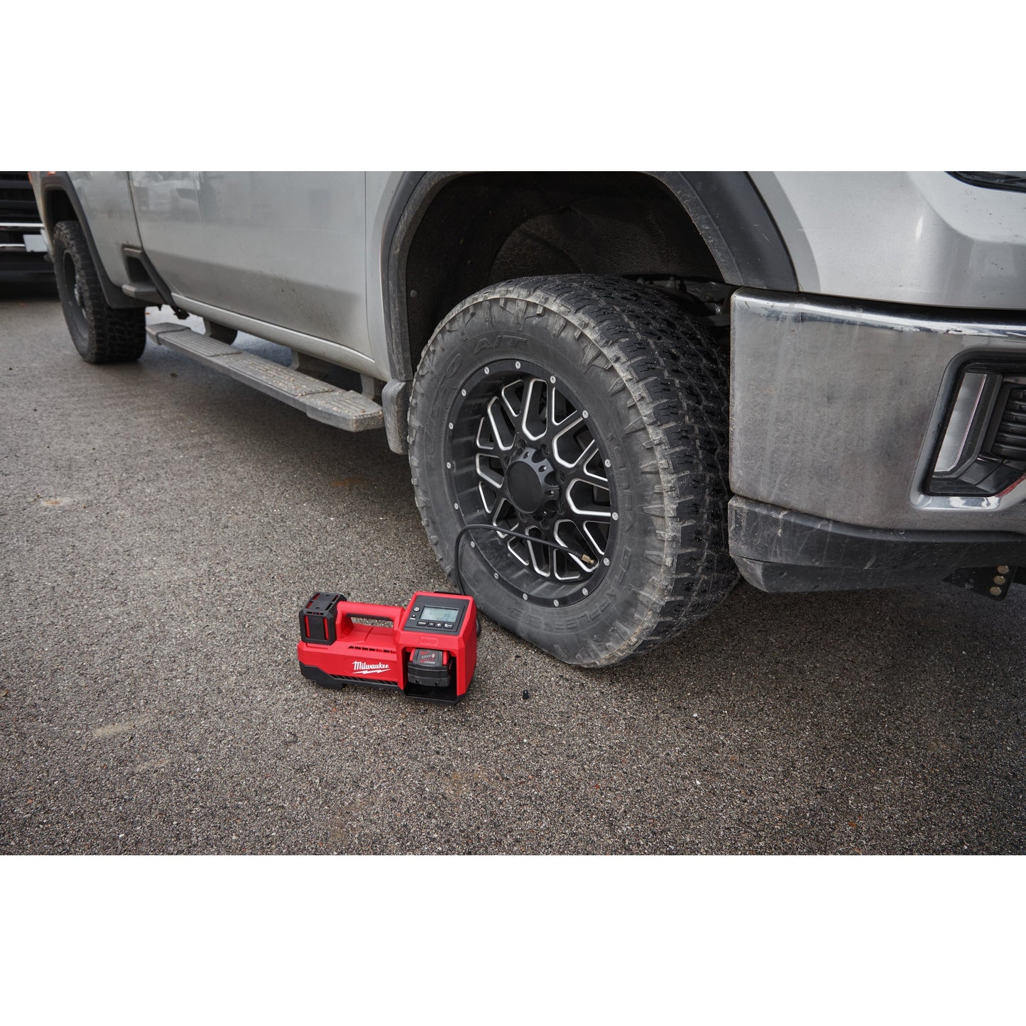 Milwaukee M18™ Accu Bandencompressor4