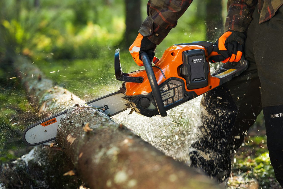 Husqvarna 440i Accu Kettingzaag Incl. Accu & Lader - 38 cm - keizers.nu