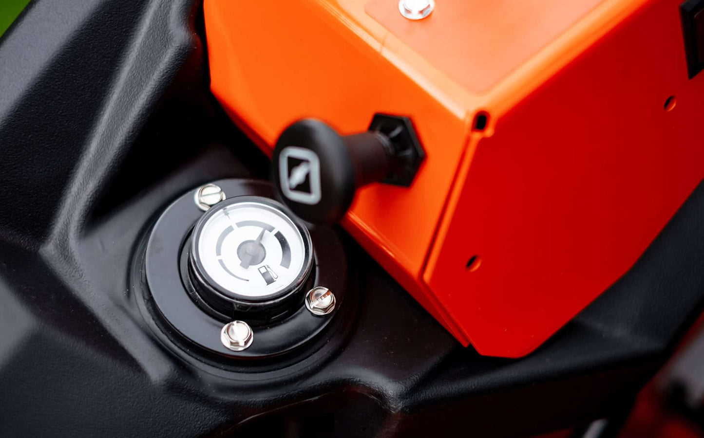 Ariens Summit Pro 572 Zero-Turn Maaier 183 cm tank