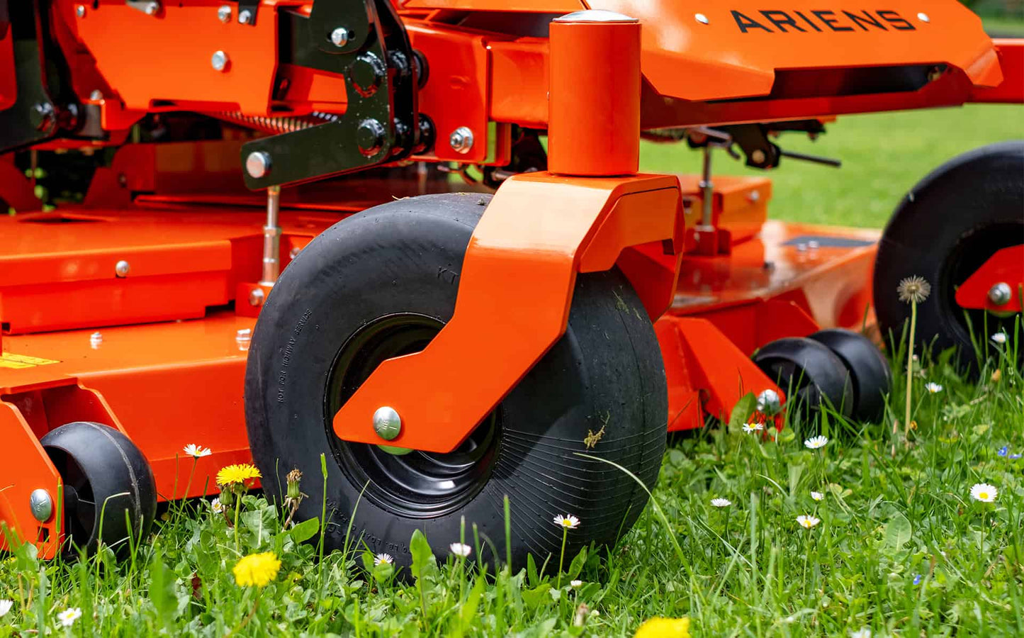 Ariens Summit Pro 572 Zero-Turn Maaier 183 cm wiel