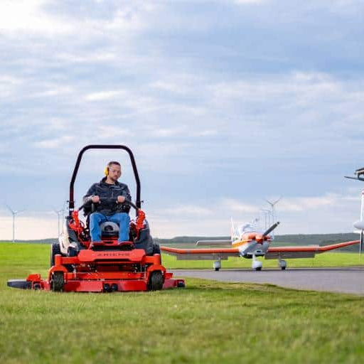 Ariens Summit Pro 572 Zero-Turn Maaier buiten bij keizers.nu