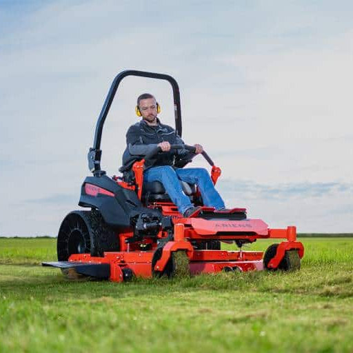 Ariens Summit Pro 572 Zero-Turn Maaier buiten bij keizers.nu