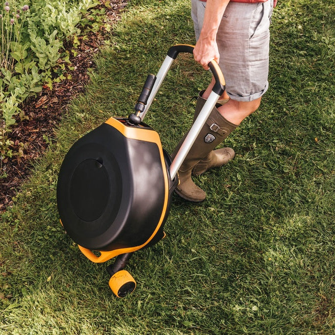 Fiskars Automatische Slanghaspel XL met wielen incl. 20m tuinslang-keizers.nu