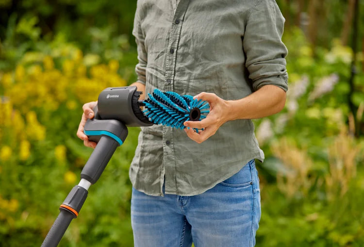 GARDENA AquaBrush Patio 03/18V P4A Set – accu-multireiniger-keizers.nu