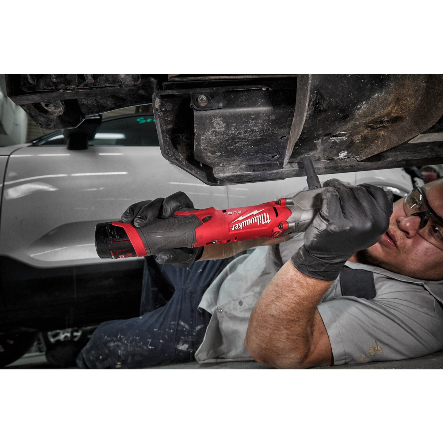 Milwaukee M12 FUEL ½″ haakse slagmoersleutel met frictieringkeizers_nu_8