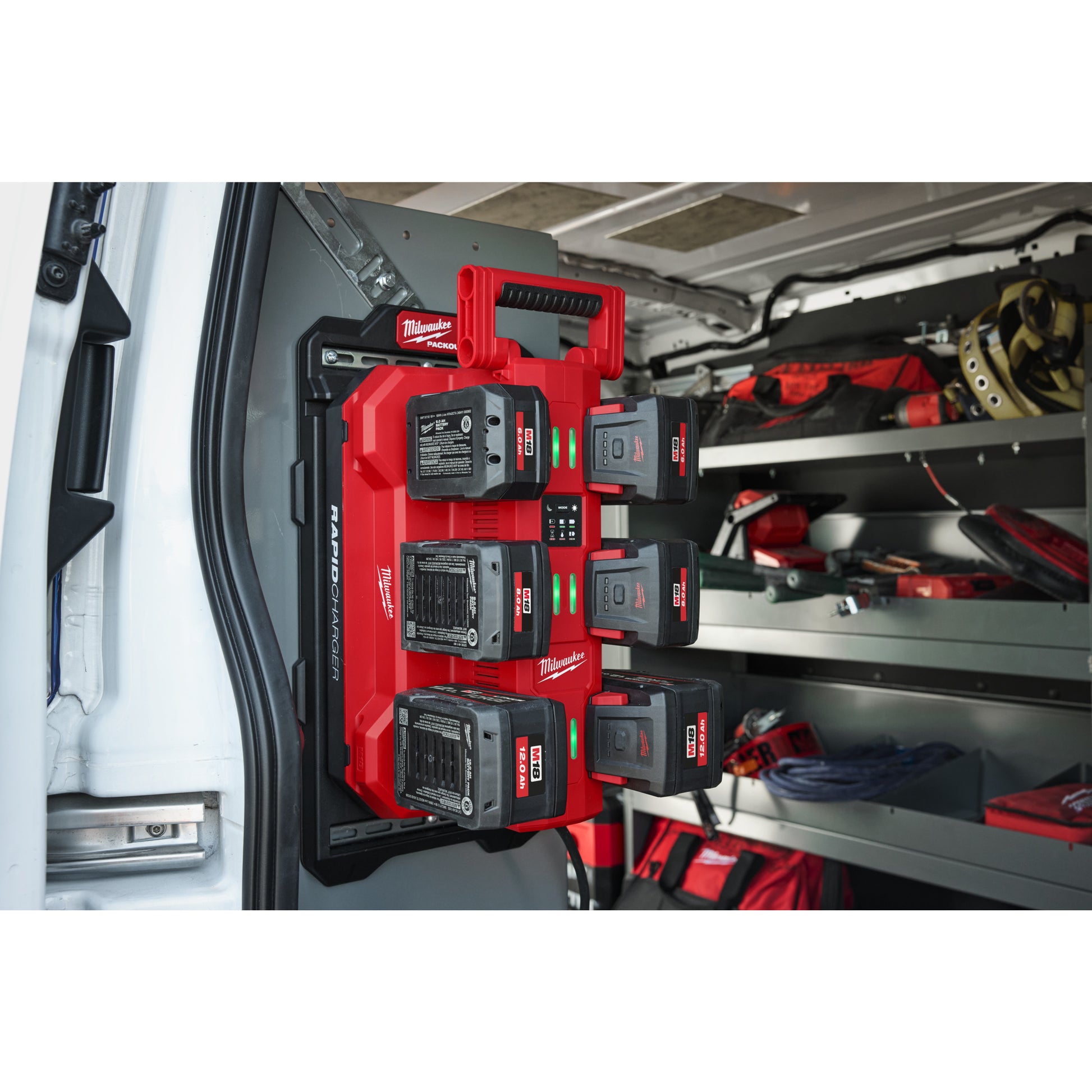 Milwaukee M18 Mobiele PACKOUT 6 Bay Snelladerkeizers_nu_5