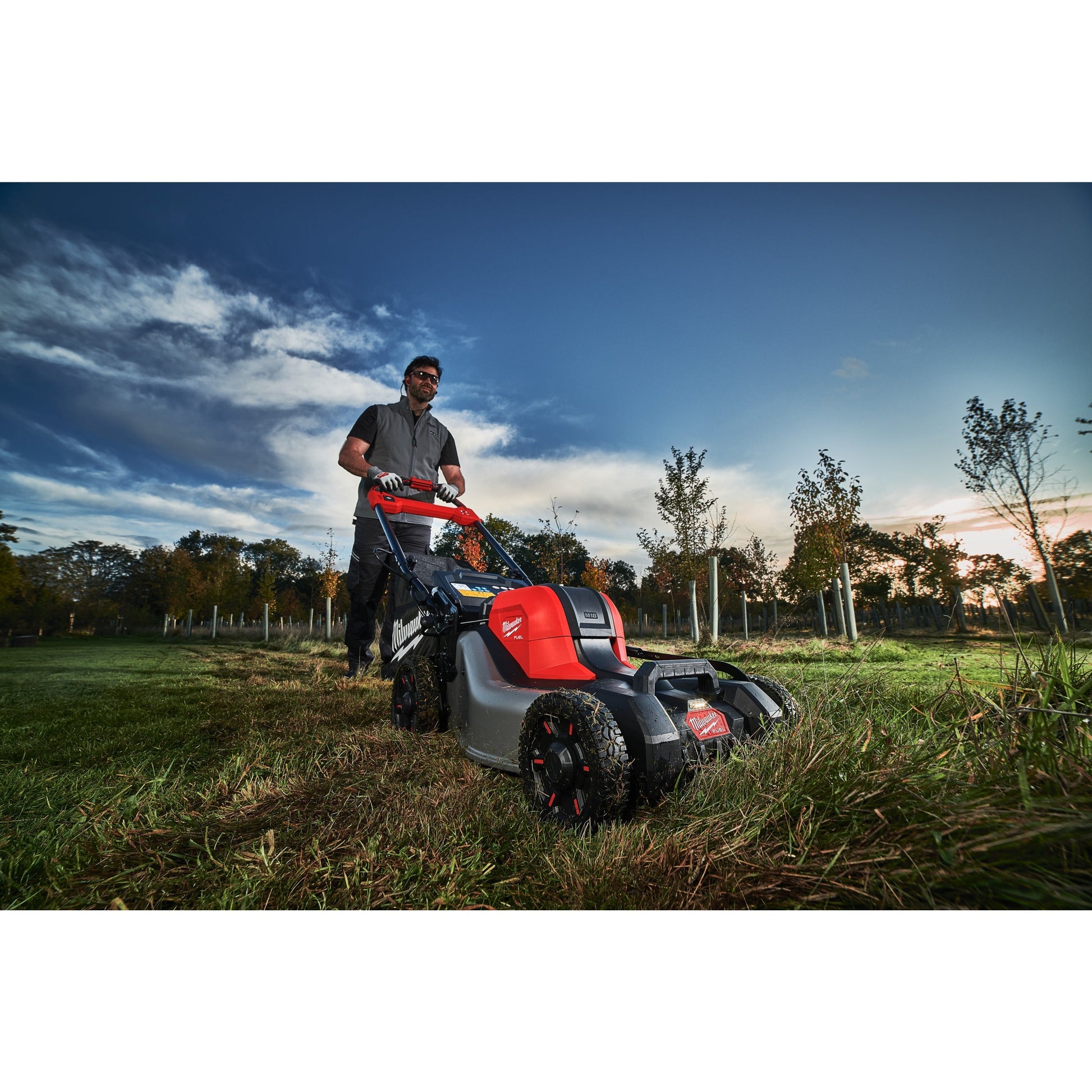 Milwaukee M18™ FUEL™  Accu Grasmaaier - 46 cm - Incl. 2x Accu en 1x Snellader