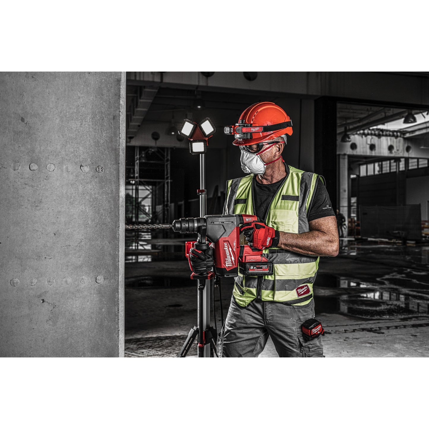 Milwaukee M18™ FUEL™ ONE-KEY™ Accu Combihamer1