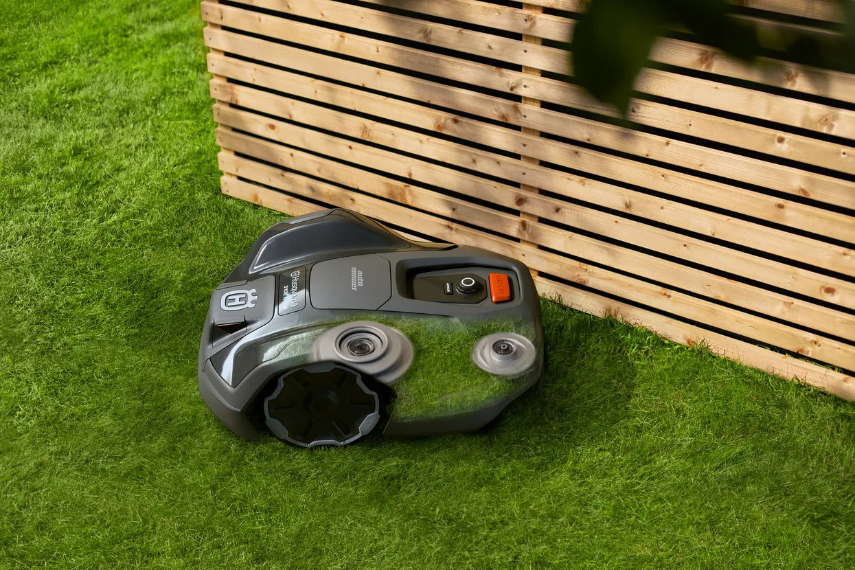 Husqvarna Automower® 305E NERA Robotmaaier - EdgeCut - Draadloos (incl. EPOS Plug-in Kit + RS1 GPS-station)