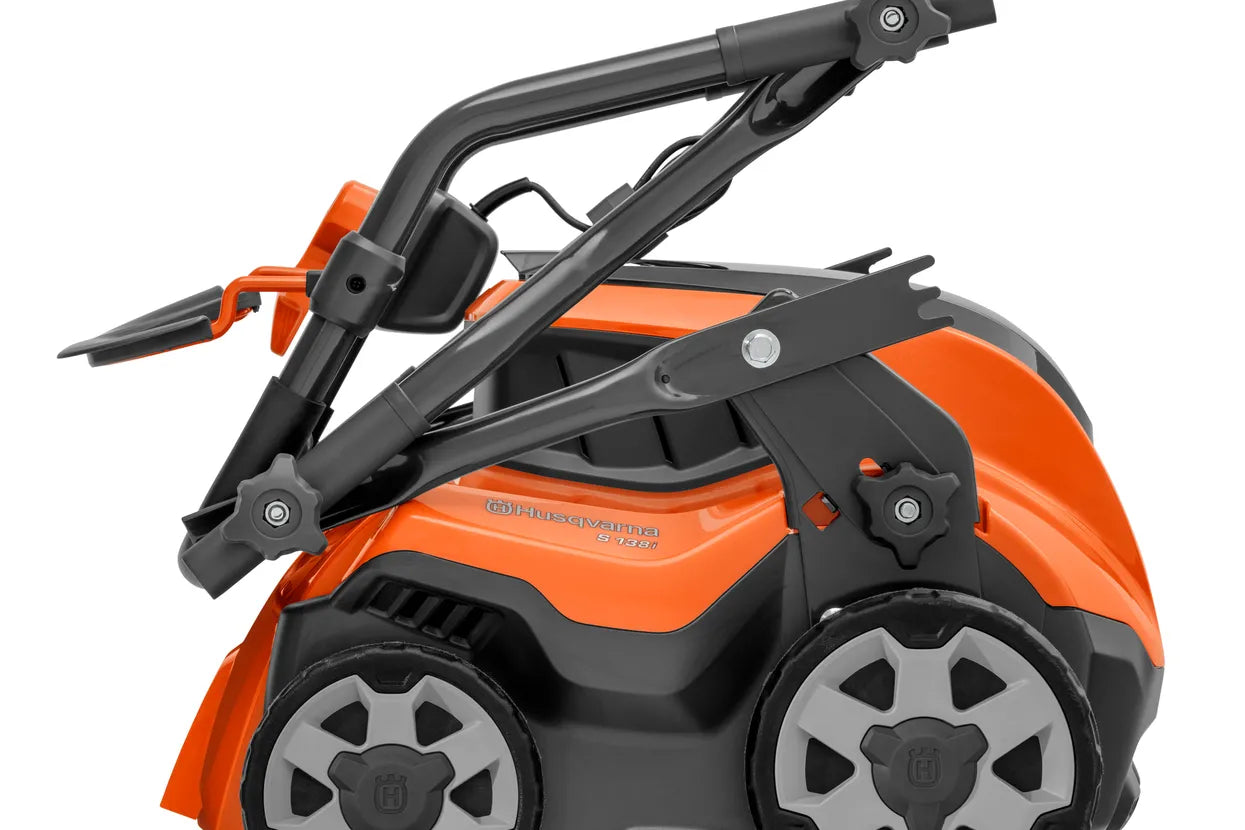 Husqvarna S 138i Accu Verticuteermachine - Incl. Accu & Lader-keizers.nu