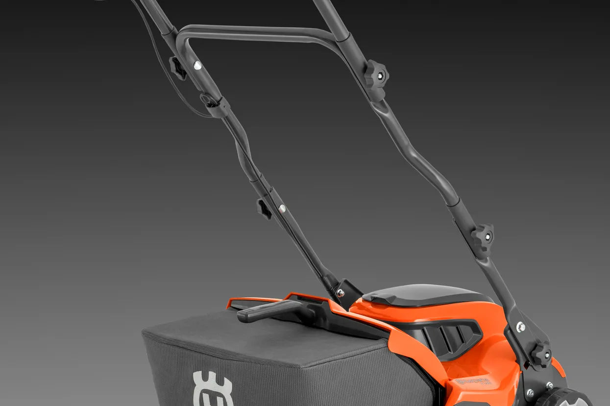 Husqvarna S 138C Elektrische Verticuteermachine - Werkbreedte 37,5 cm-keizers.nu