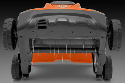 Husqvarna S 138i Accu Verticuteermachine - Incl. Accu & Lader-keizers.nu