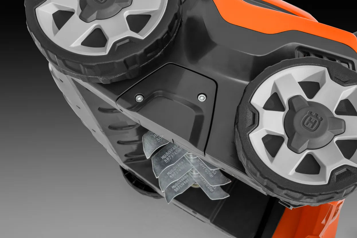 Husqvarna S 138i Accu Verticuteermachine - Incl. Accu & Lader-keizers.nu