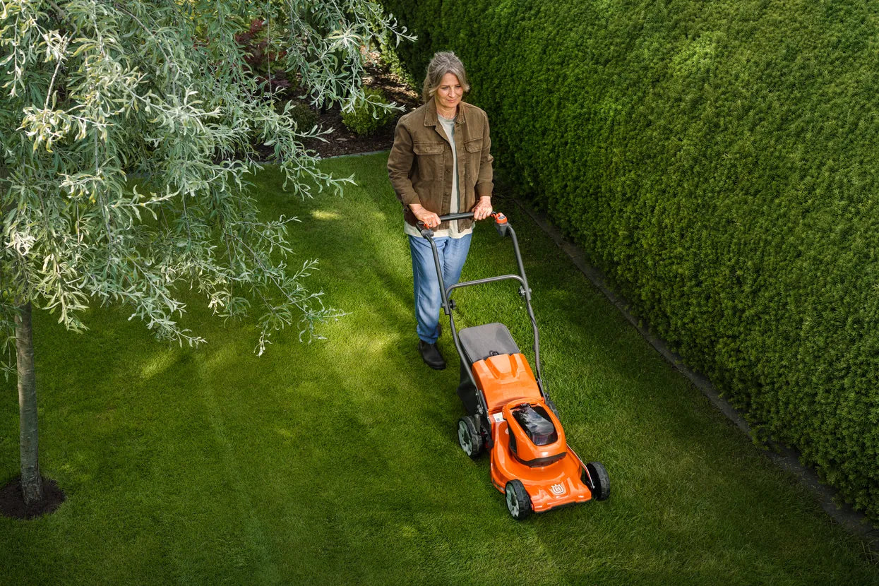 Husqvarna LC 137i accugrasmaaier - maaibreedte 37,5 cm-keizers.nu