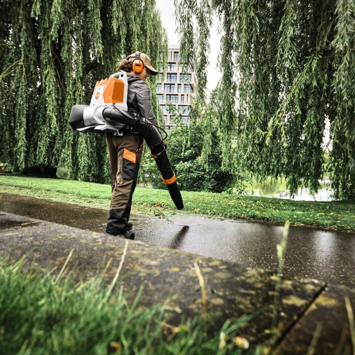 STIHL BRA 200 Ruggedragen Accu Bladblazer Body-keizers.nu