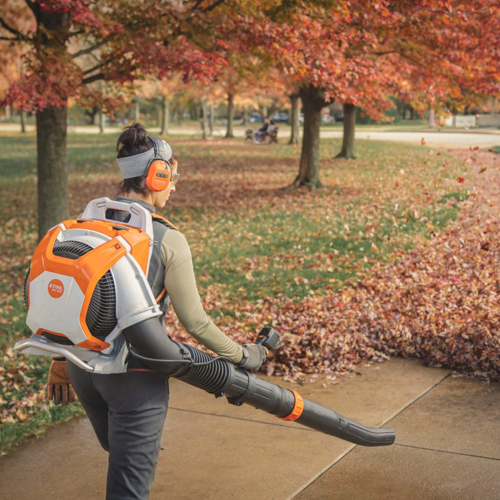 STIHL BRA 600 Accu Rugbladblazer set met 2 accu's en lader (2x AP 30 + AL 501)