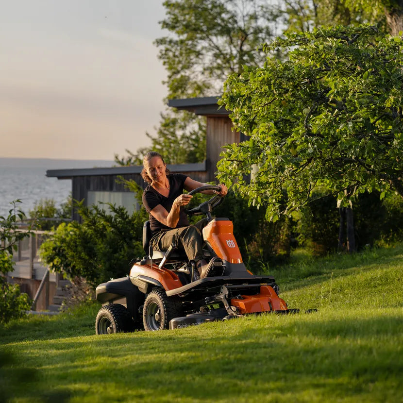 Husqvarna R 200iX AWD Accu Frontzitmaaier incl. 103 cm Maaidek-keizers.nu