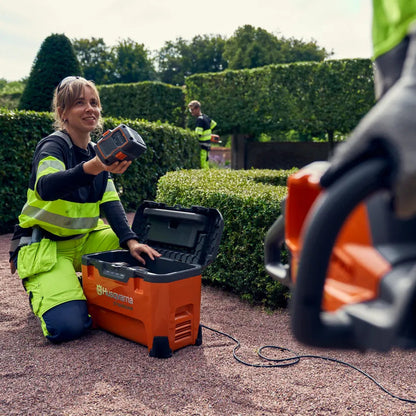 Husqvarna 40-C1000X4 Acculader-keizers.nu