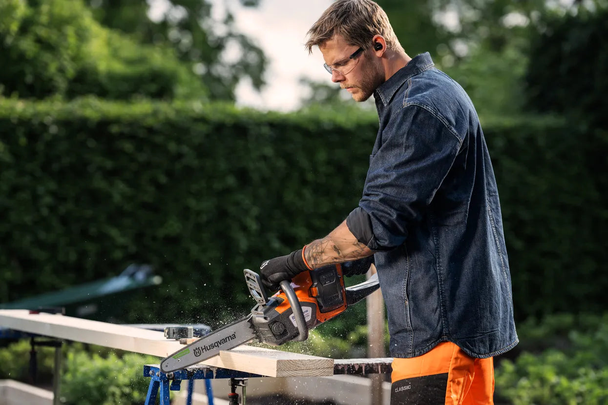 Husqvarna 215i accukettingzaag - 30 cm, 36 V, met accu en lader