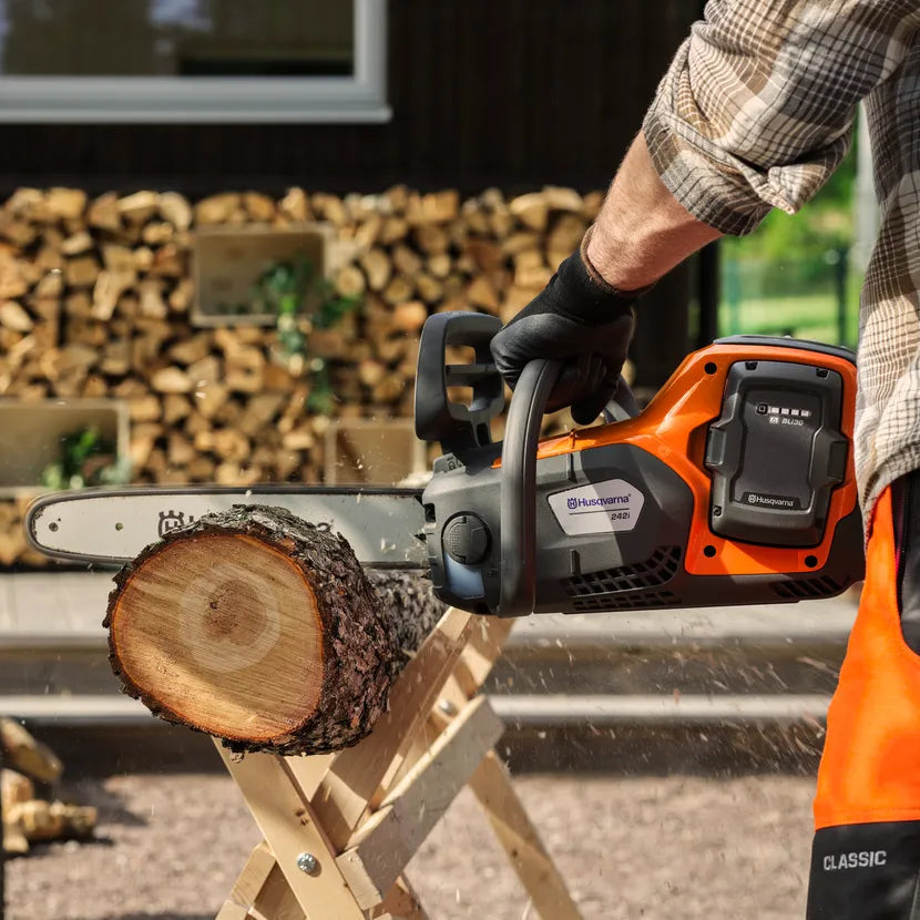 Husqvarna 242i Accu Kettingzaag - 35 cm - Incl. Accu & Lader-keizers.nu