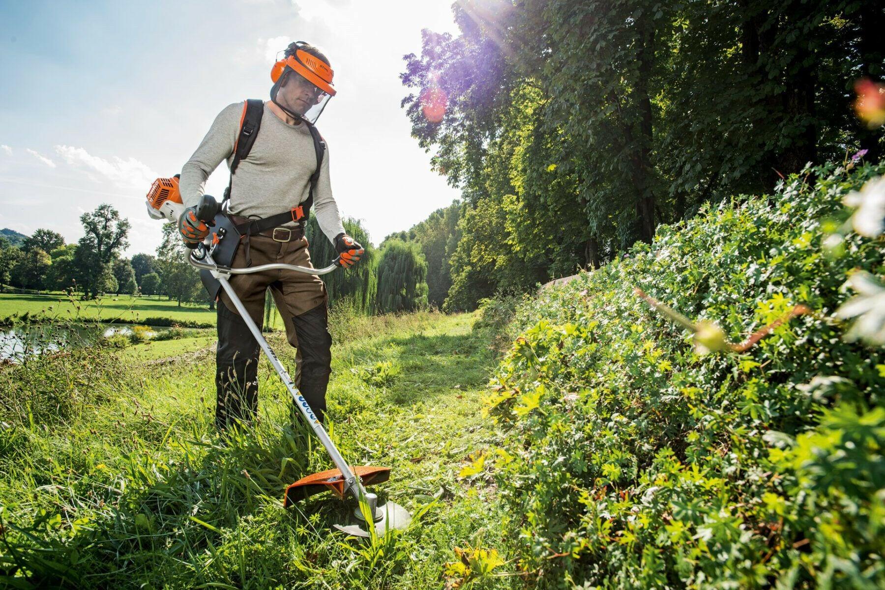 Stihl FS 94 C-E Benzine Bosmaaier met Mes - keizers.nu