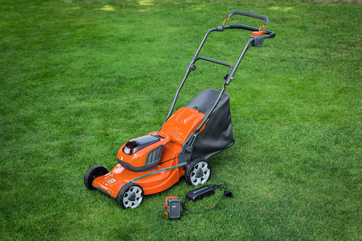 Husqvarna LC 137i accugrasmaaier - maaibreedte 37,5 cm-keizers.nu