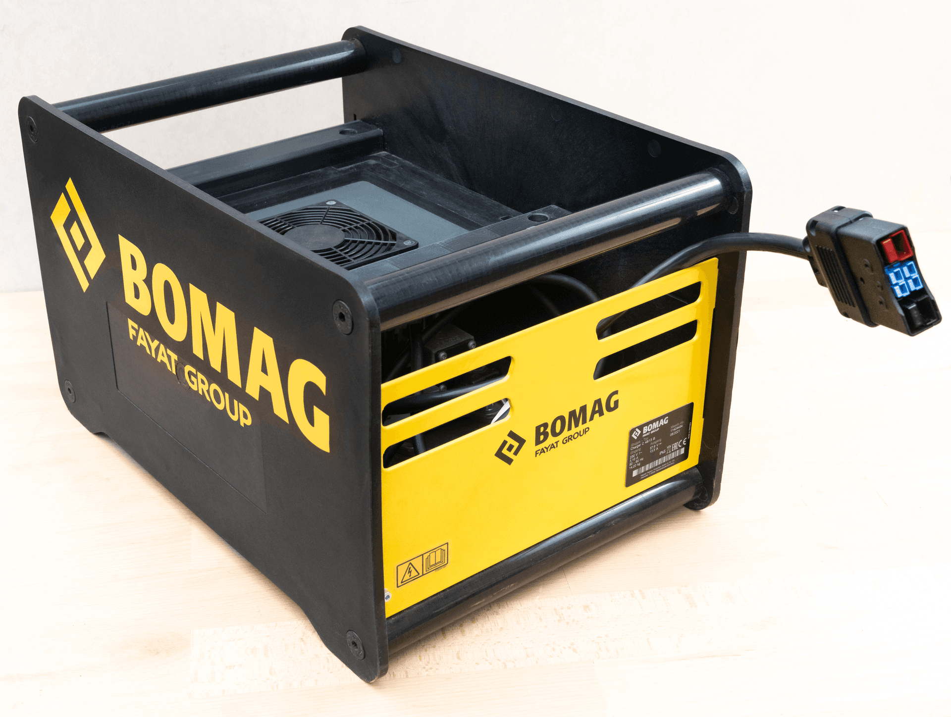 Bomag Accu Snellader BT60 E - keizers.nu