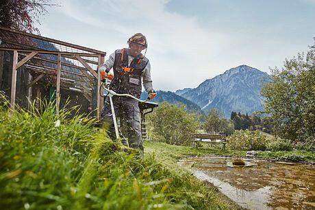 Stihl FS 131 Benzine Bosmaaier met Maaimes - keizers.nu